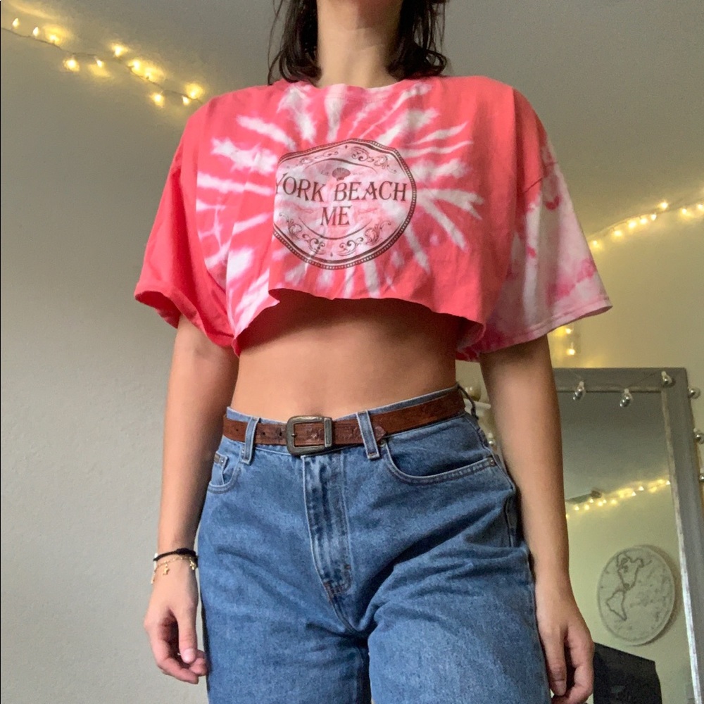 Super cropped coral York beach Maine t shirt